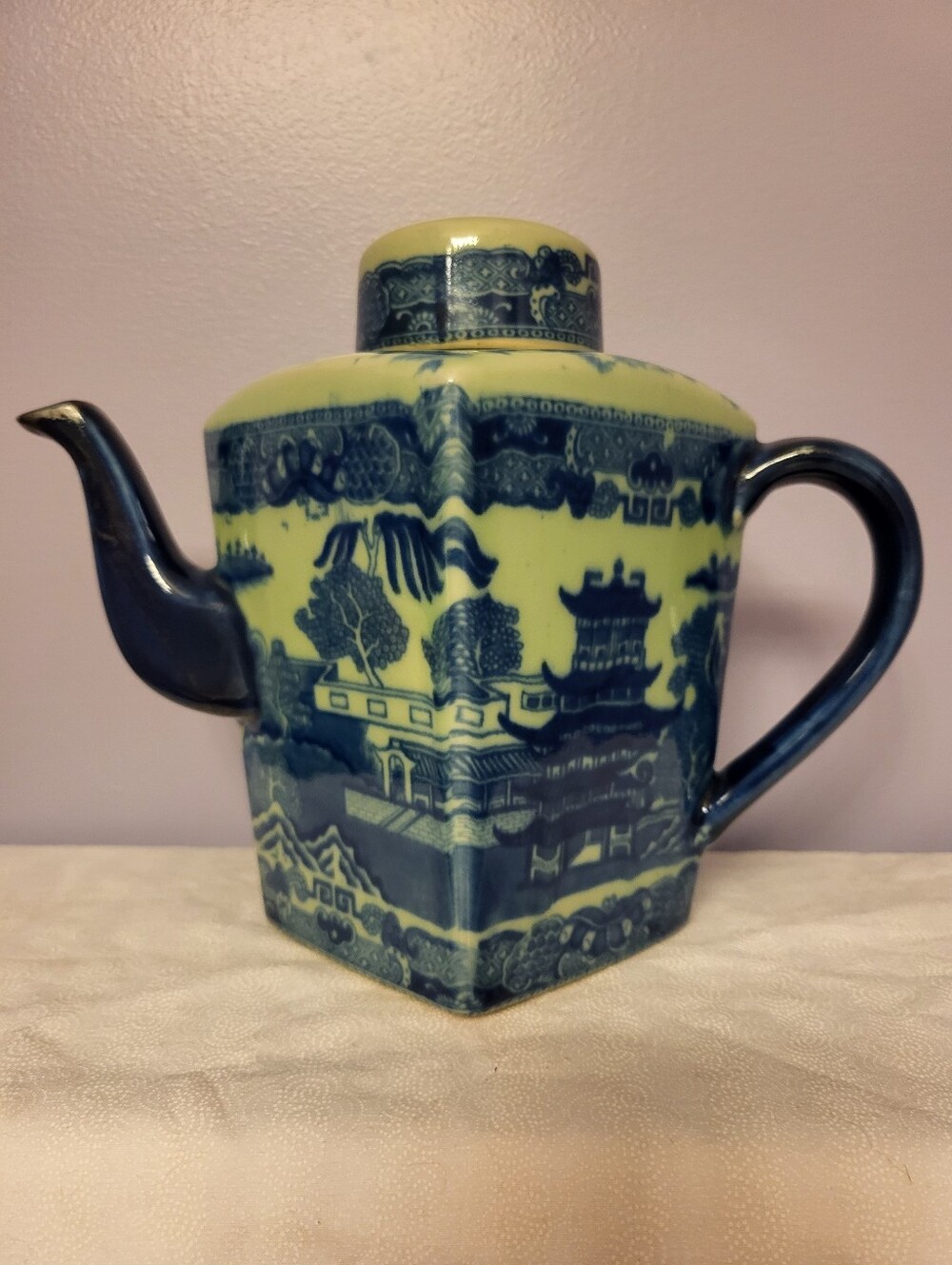 Antique 1930s Ironstone Victoria Ware 8.25 × 11 Spout To Handle
